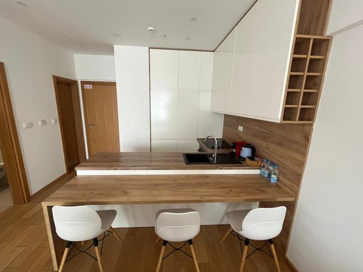 Apartments Lux Будва Екстер'єр фото