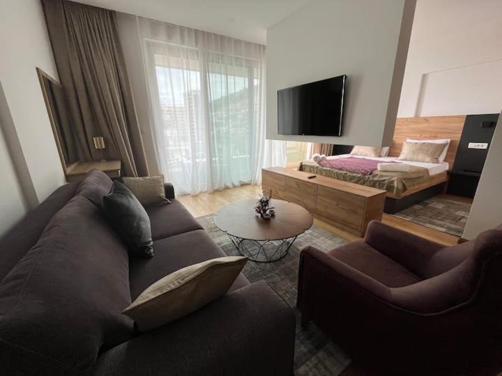 Apartments Lux Будва Екстер'єр фото